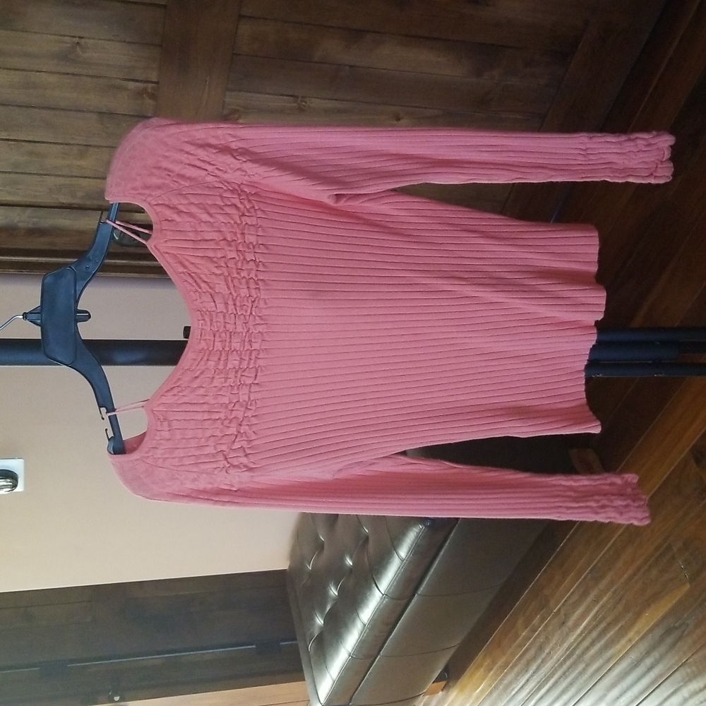Gorgeous classy top. - Picture 2 of 4